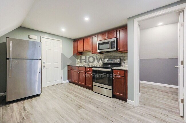 Primary Photo - 4 E Broadway