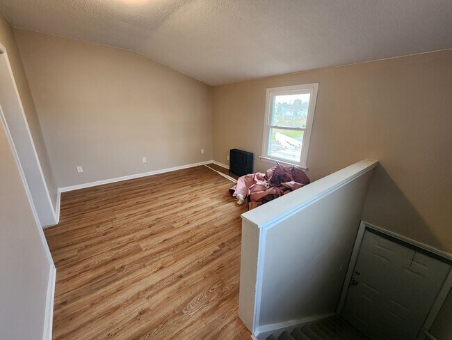 Building Photo - 651 Lincoln Way W