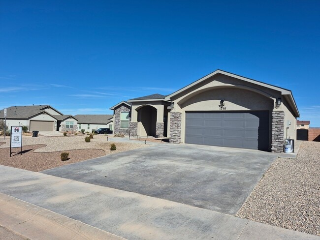 Building Photo - 1245 La Sienna