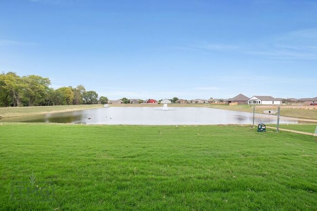 Building Photo - New Listing! Enclave at Parker Village!
