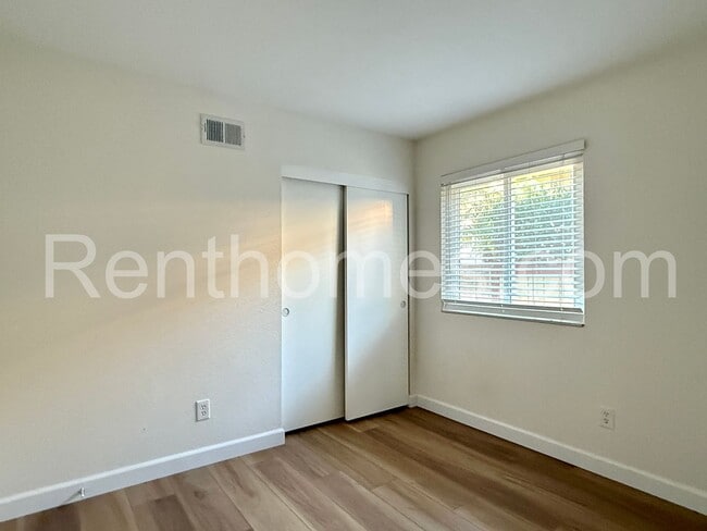 Building Photo - 10807 Woodstream Point