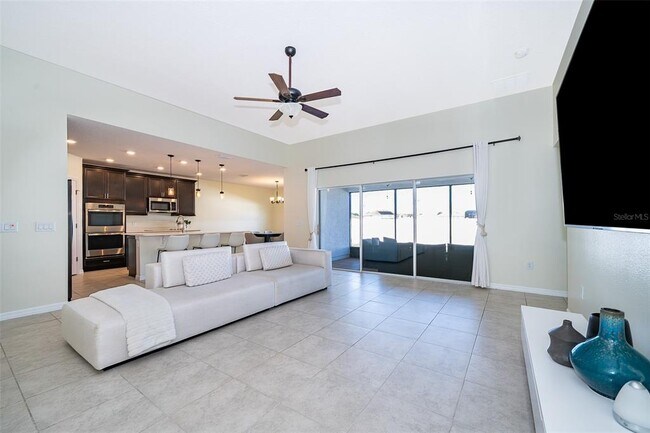Building Photo - 2630 Summerland Way