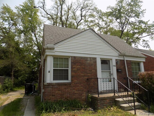 Primary Photo - 17696 Woodbine St