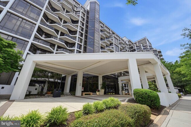 Building Photo - 1530 Key Blvd