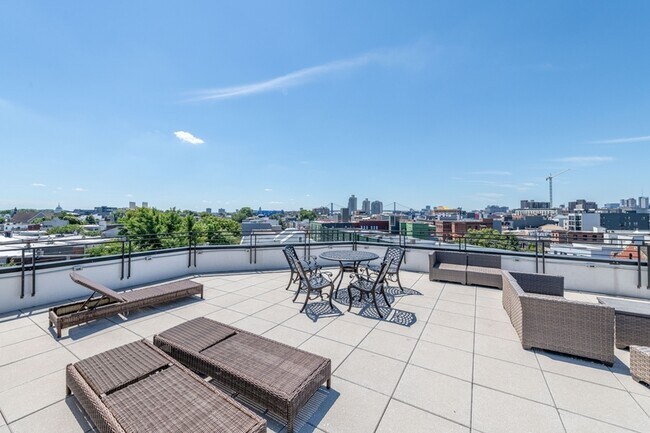 Building Photo - 1405 Frankford Ave