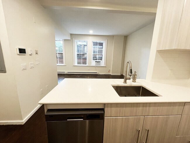 Building Photo - 2A Wellington St