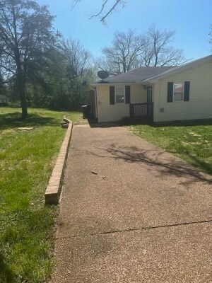 Private Driveway - 706 Eric Dr