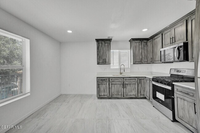 Building Photo - 1107 Myrtle Ave