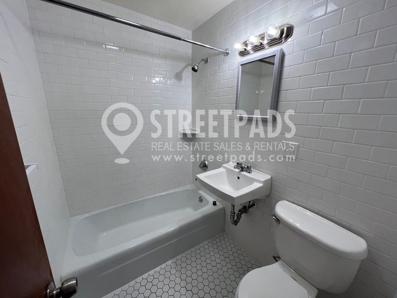 Building Photo - 172 N Beacon St