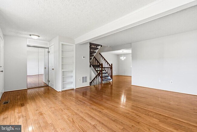 Building Photo - 4600 Brentleigh Ct