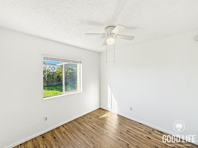 Building Photo - Beautiful 3Bd/2Ba Home With A 2 Car Garage Located In Mira Mesa!