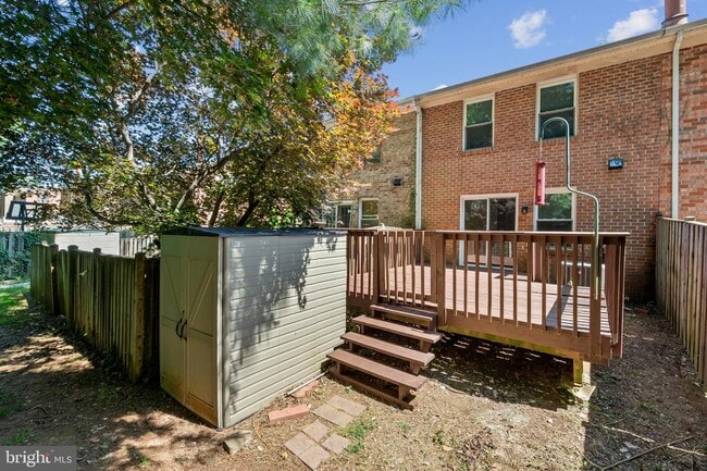 Building Photo - 6356 Ducketts Ln
