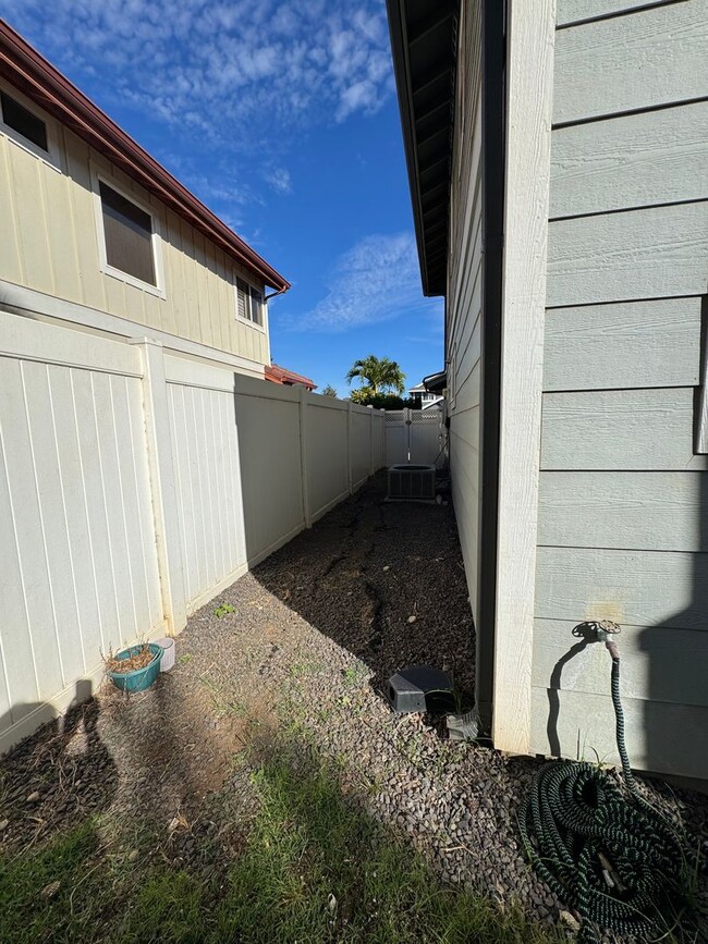 Building Photo - For Rent – Legends at Maui Lani | Spacious 4-Bedroom, 2.5-Bath Home