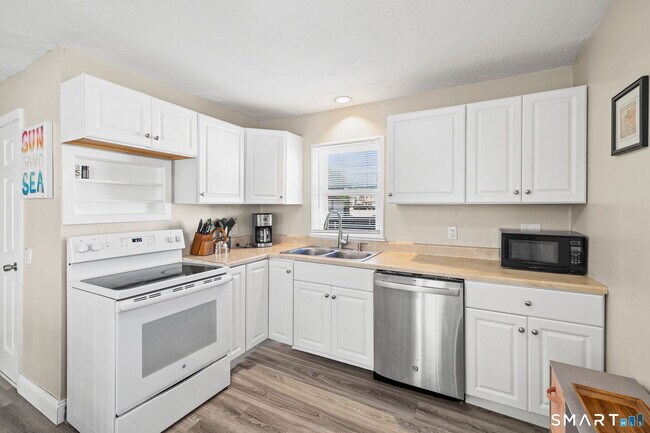 Building Photo - 116 College Pl