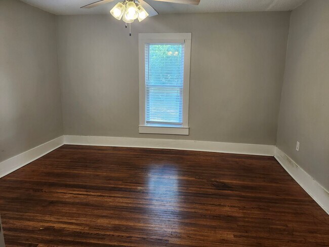 Building Photo - 311 E Narroway St