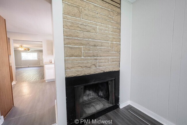 Building Photo - 3748 N Hawthorne Ln