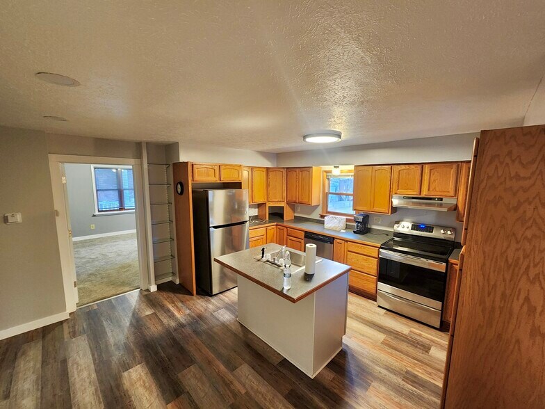 Building Photo - 1126 Walnut St