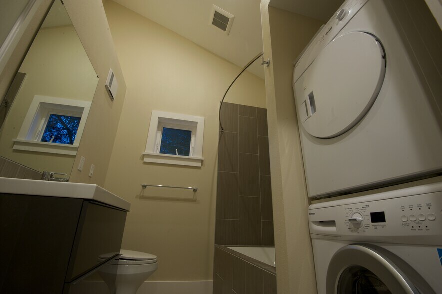 Building Photo - 4239 NE Skidmore St.