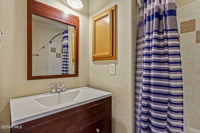 Building Photo - 951 Via Descanso Dr