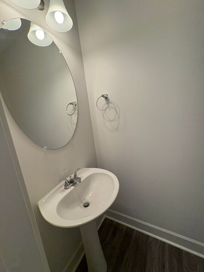 Building Photo - 3 Bedroom 2.5 Bath Townhome is the Madison Park area!!! $500 off the 1st Full Month's Rent!!!