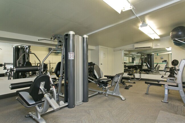 Building Photo - 909 Kapiolani Blvd