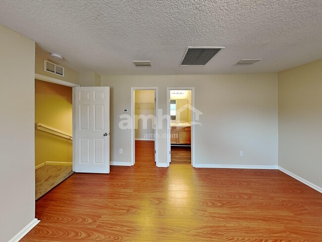 Building Photo - 1943 Wages Way S