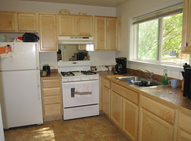 Building Photo - 2 bedroom 1 bathroom