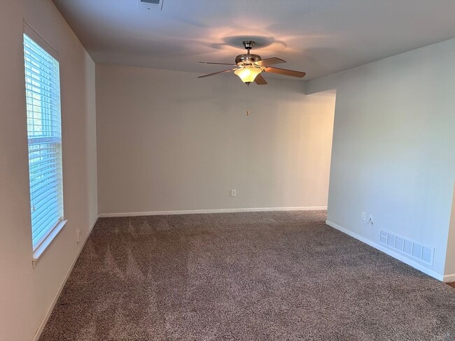 Building Photo - 3 Bed | 2.5 Bath | 2 Car Garage Townhome in Grain Valley