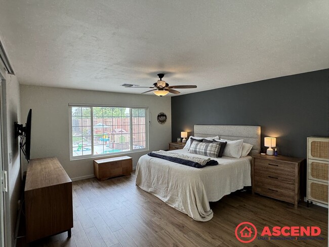 Building Photo - Lovely Home In Olive Dr Area!