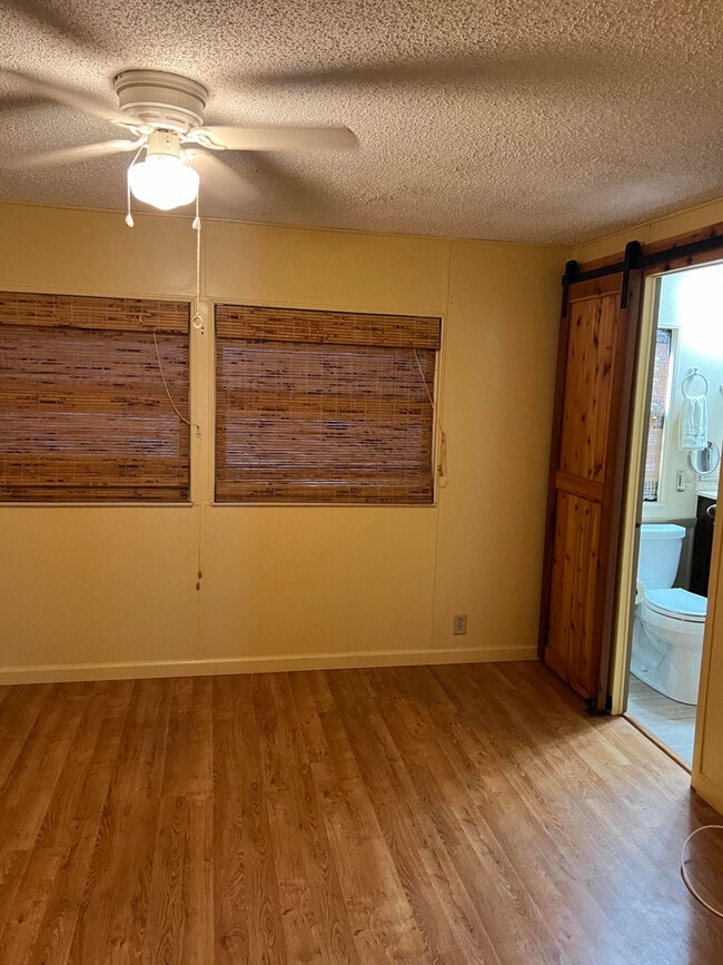 Building Photo - 2315 Coconut Palm Dr