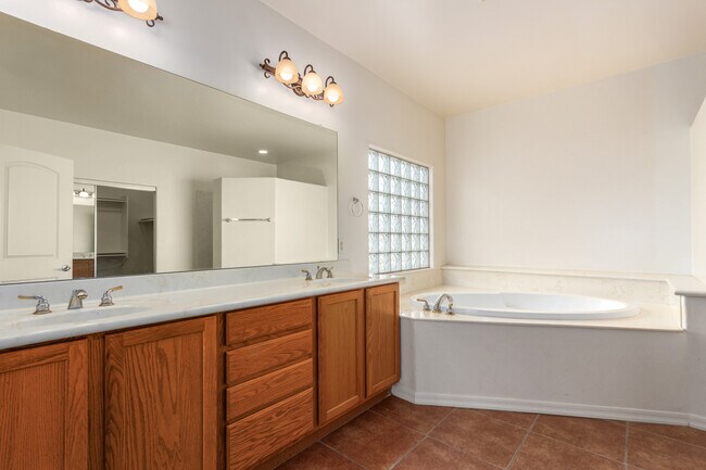 Building Photo - 10335 N Tall Cotton Dr