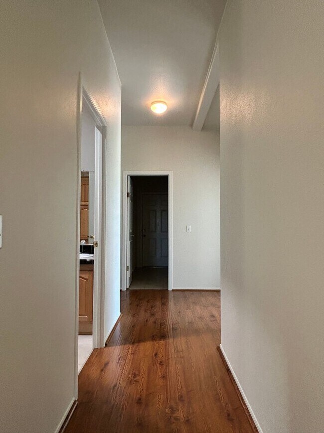 Building Photo - Large Single Family Home in Country with Office