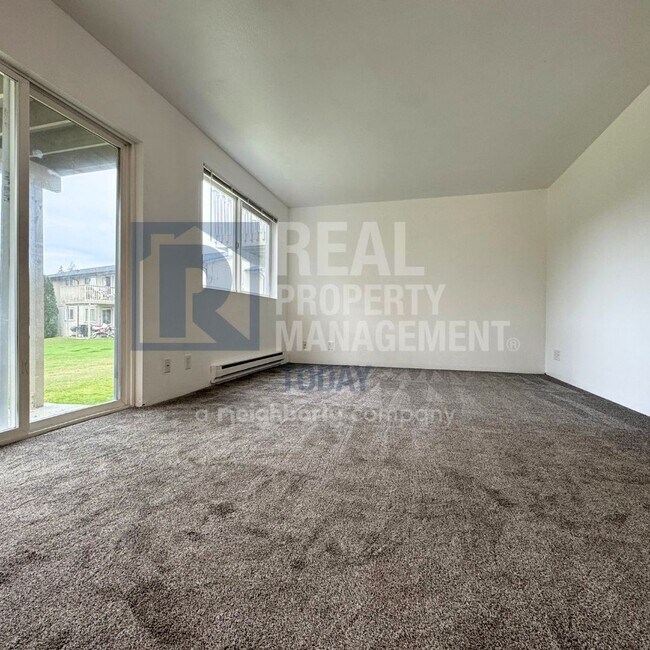 Building Photo - SJS 547 LLC - 15515 (Cascade group - Silver)