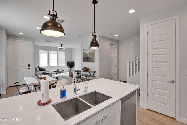 Building Photo - 4100 S Pinelake Way