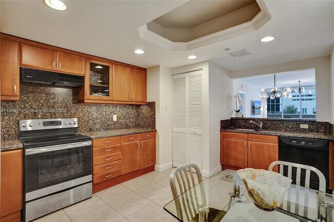 Building Photo - 9559 Collins Ave