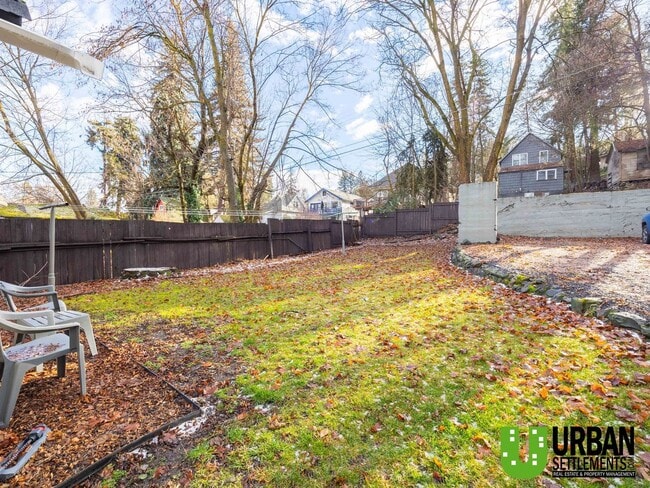 Building Photo - 370 E 8th Ave