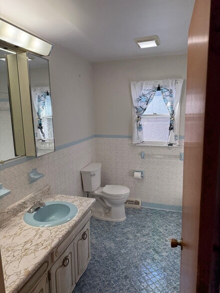 Main Ba - 5 Graffin Dr