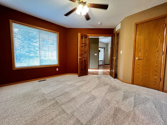Building Photo - Stunning 4-Bedroom, 4-Bathroom Home in Sou...