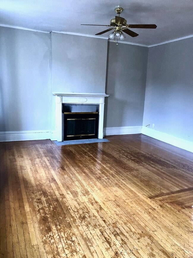 Building Photo - *** Amazing Shadyside Apartment * Walk to everything * Pet Friendly * Duplex Style Apartment * Lu...