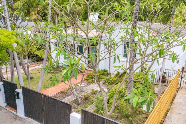 Building Photo - 429 NE 73rd St