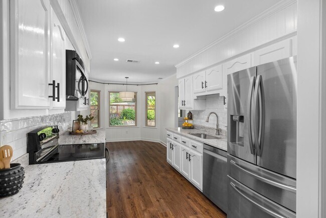 Building Photo - 3075 Stonecrest Cir