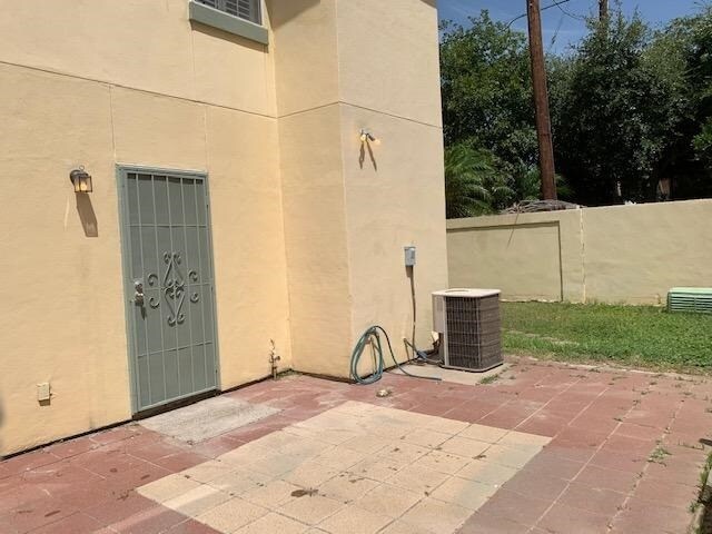 Building Photo - 1000 Ranchway Dr