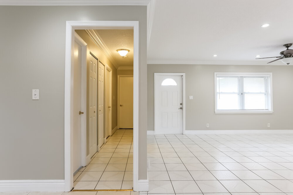 Building Photo - 9842 Spanish Isles Dr