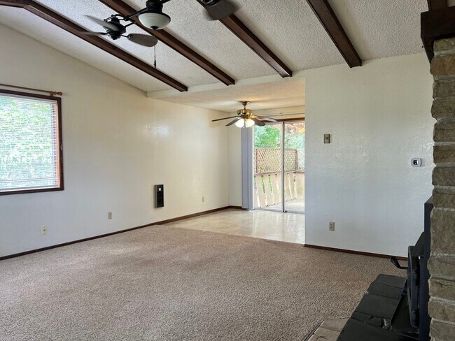 Building Photo - 38355-38385 Weirich Dr