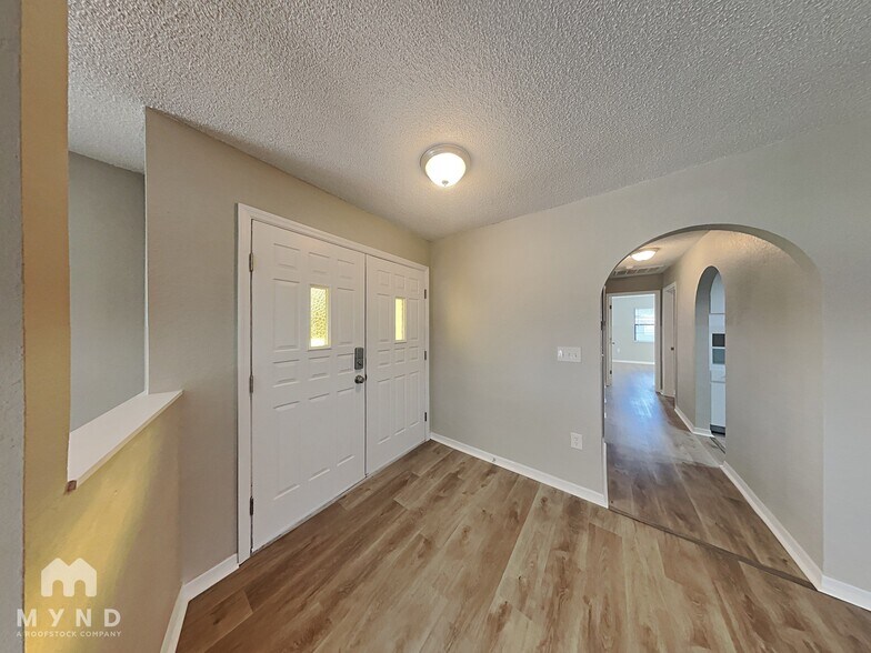 Building Photo - 10327 Lansfield St