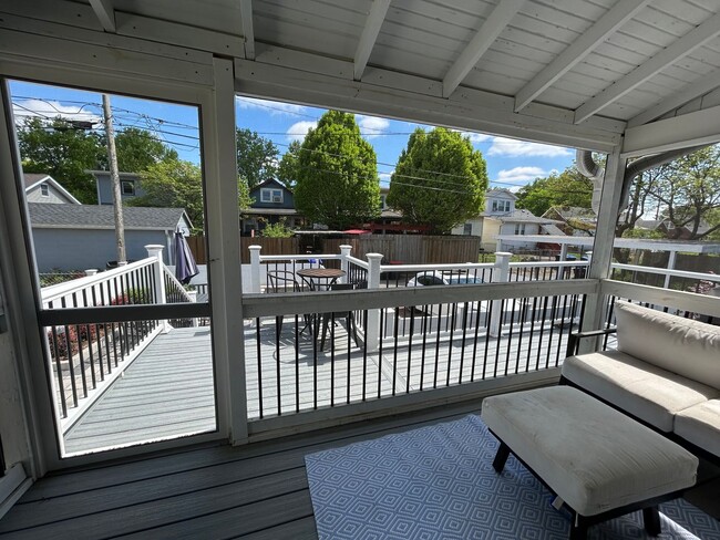 Building Photo - Updated 4 Bed 3 Bath Highlands Bungalow
