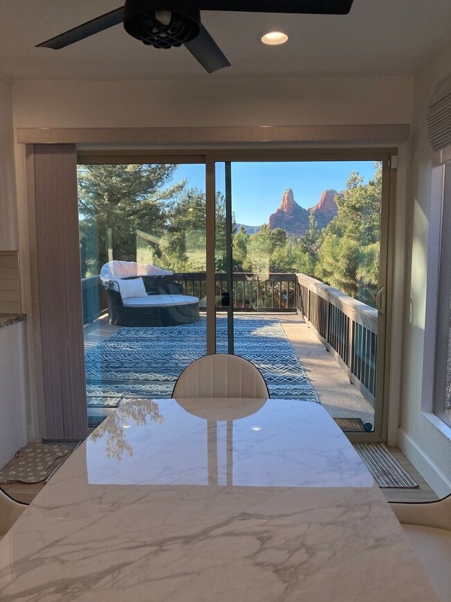 Building Photo - Gorgeous, modern, remodeled, furnished ren...