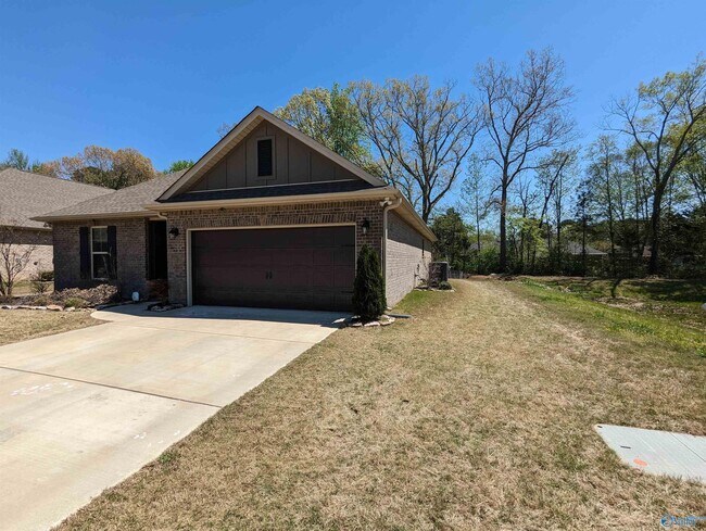 Building Photo - 152 Summer Pointe Ln