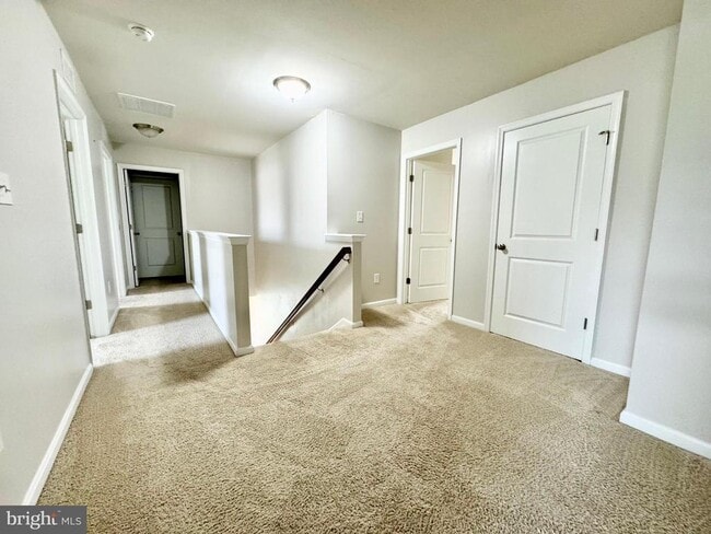 Building Photo - 122 S Marshview Terrace