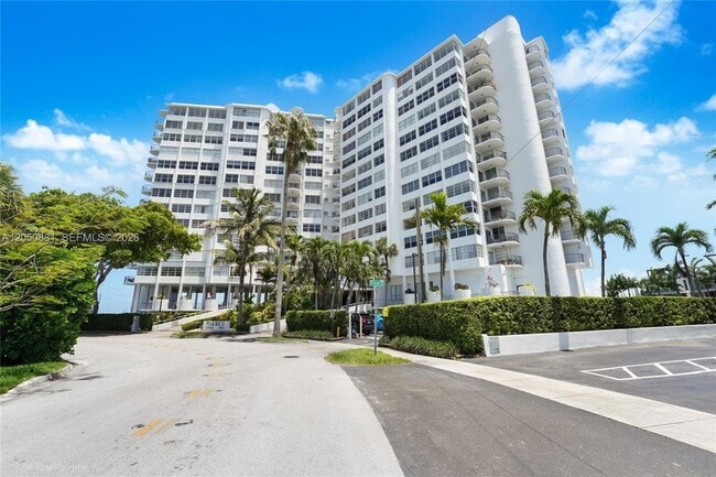 Building Photo - 11930 N Bayshore Dr